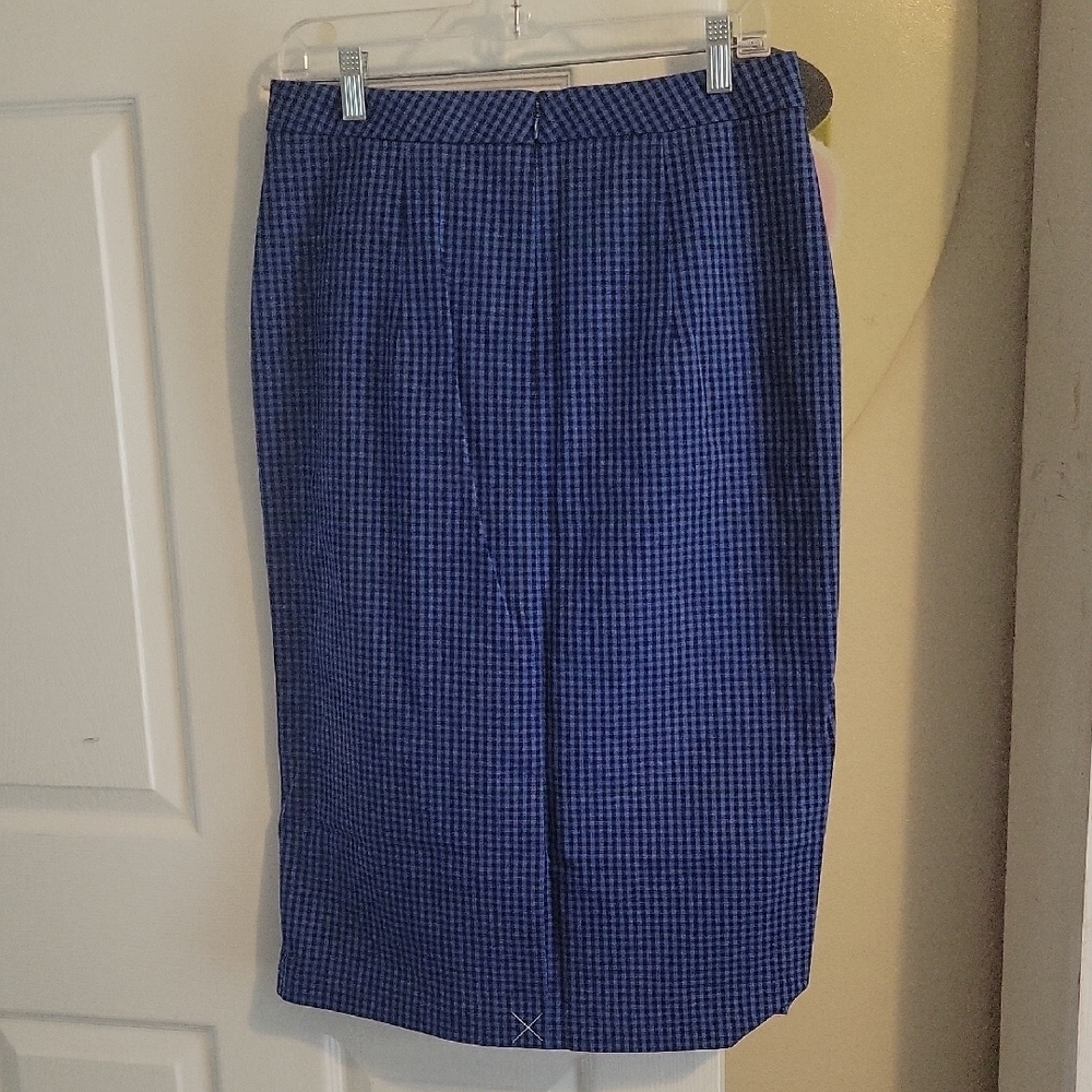 Club Monaco Sz8 Blue Check Pockets, Pencil Skirt, Slit front back, zip-up back - Picture 4 of 6